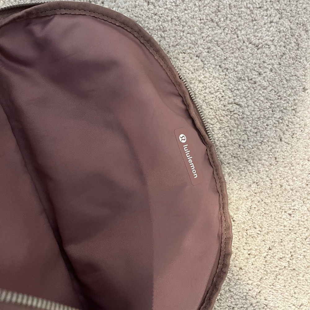 Lululemon festival cross body bag